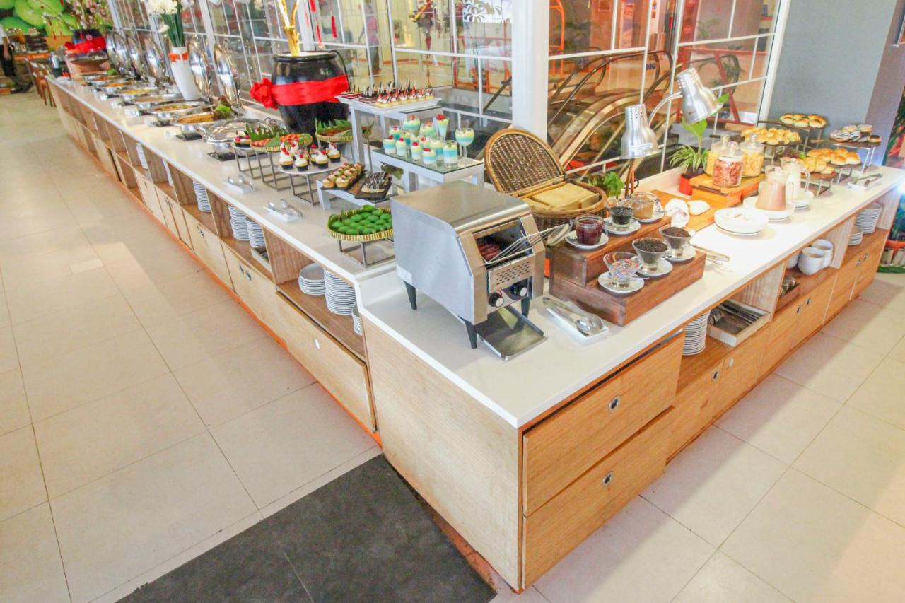 Harris Hotel Pontianak Eksteriør billede